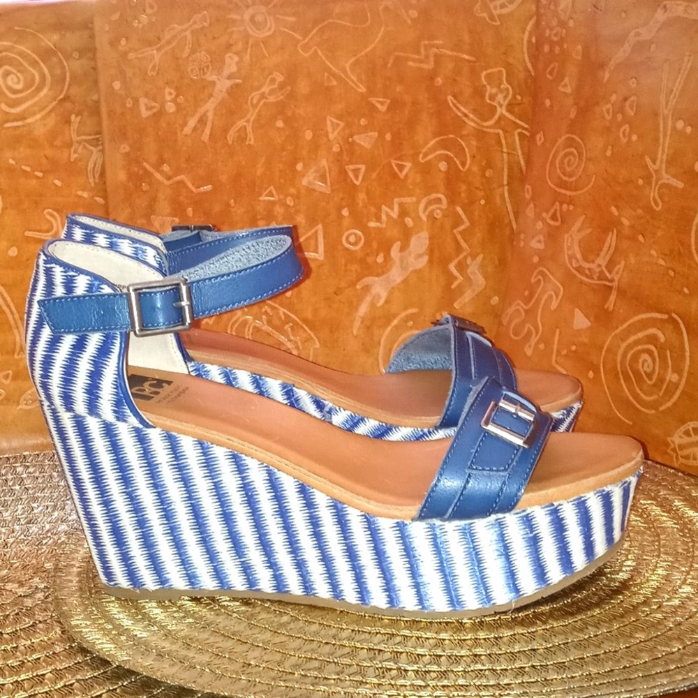 BCBG wedges,Bcbg sandals